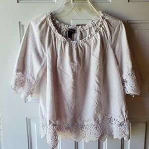 Women's White w/lace blouse- Size Medium